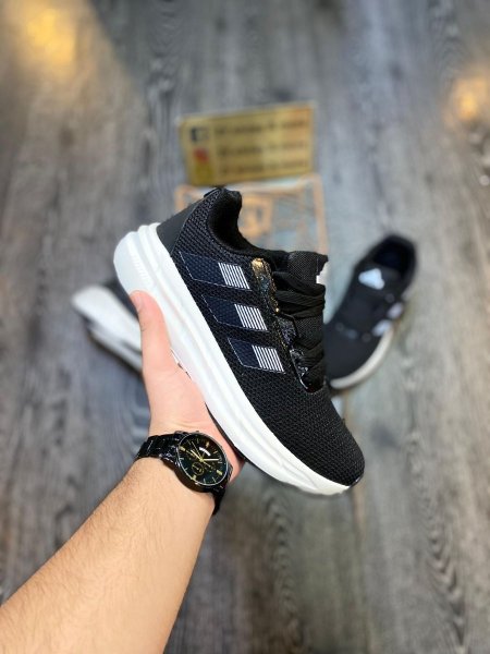 بوت من ADIDAS
